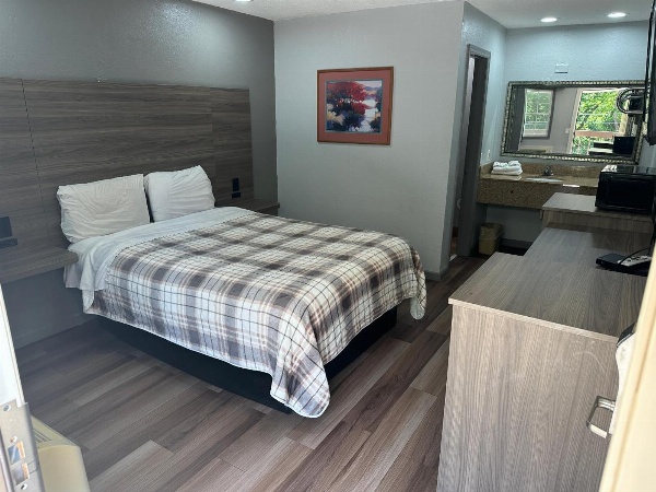Budget Inn Express image 3